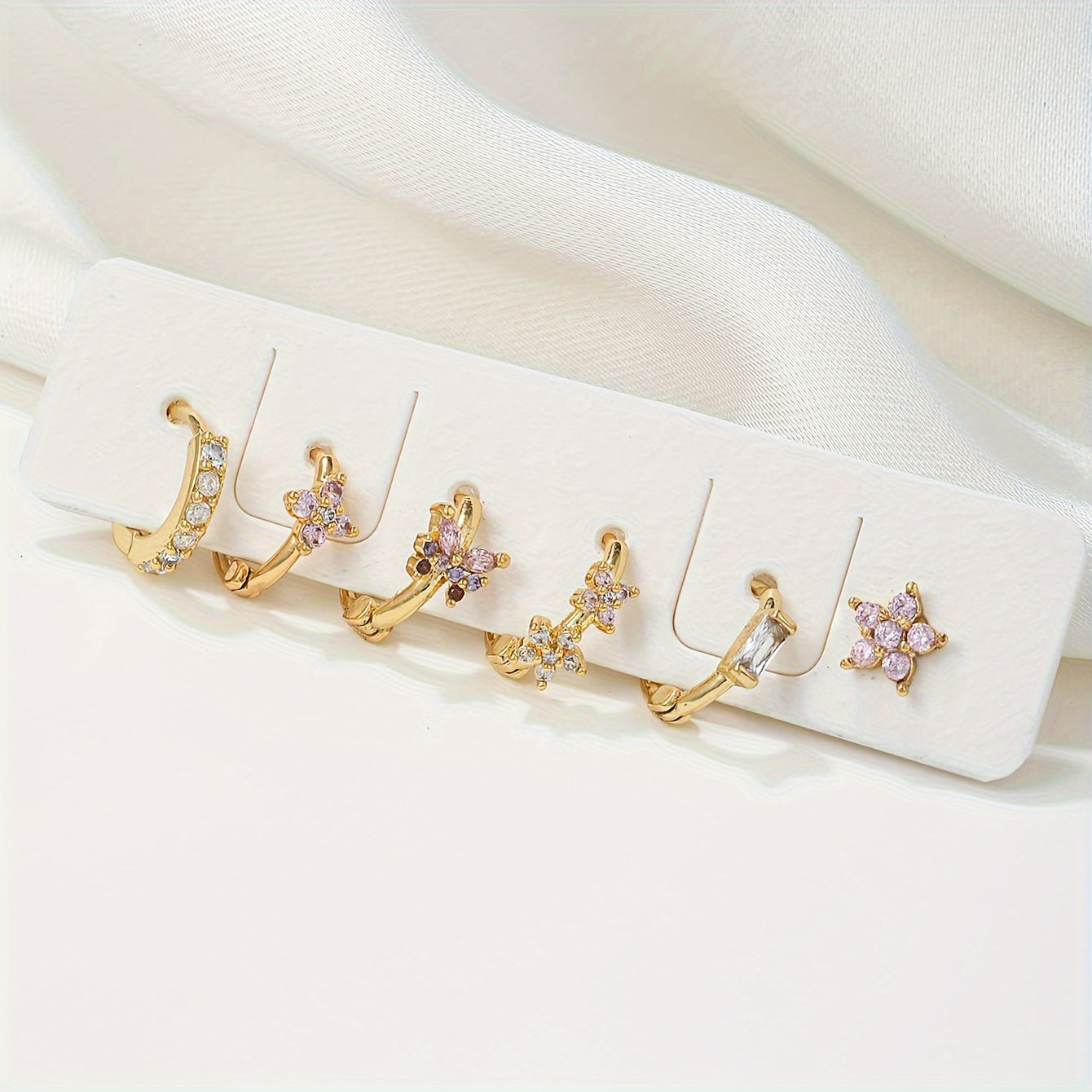 שני | עגילי פרח עדינים בגוון ורוד־זהב