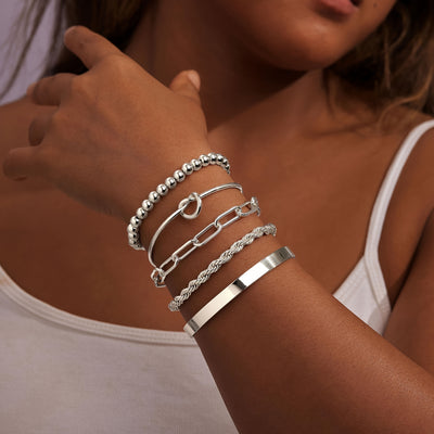 מאי | צמיד זהוב בעיצוב שכבות בוהו־אלגנטי