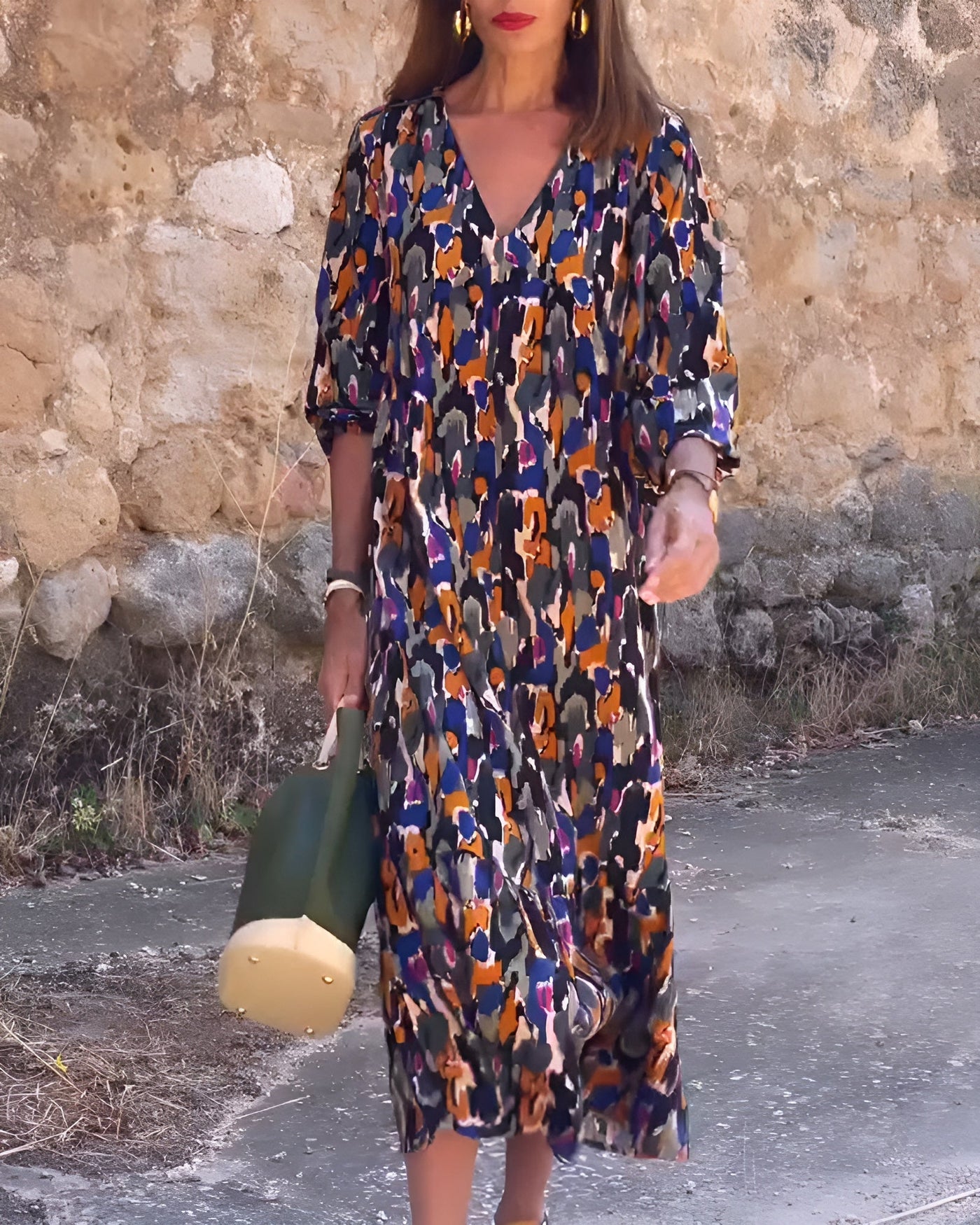 ויולטה | שמלת וי ארוכה עם דוגמת רטרו ונוחות אלגנטית לכל רגע