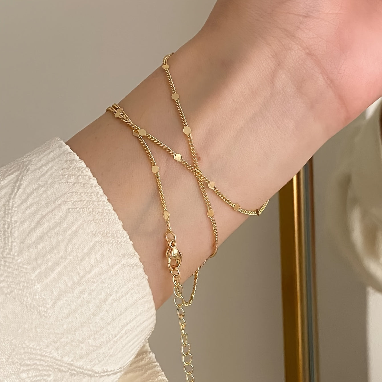 תמר | סט צמידים זהובים עדינים במראה אלגנטי ונוצץ