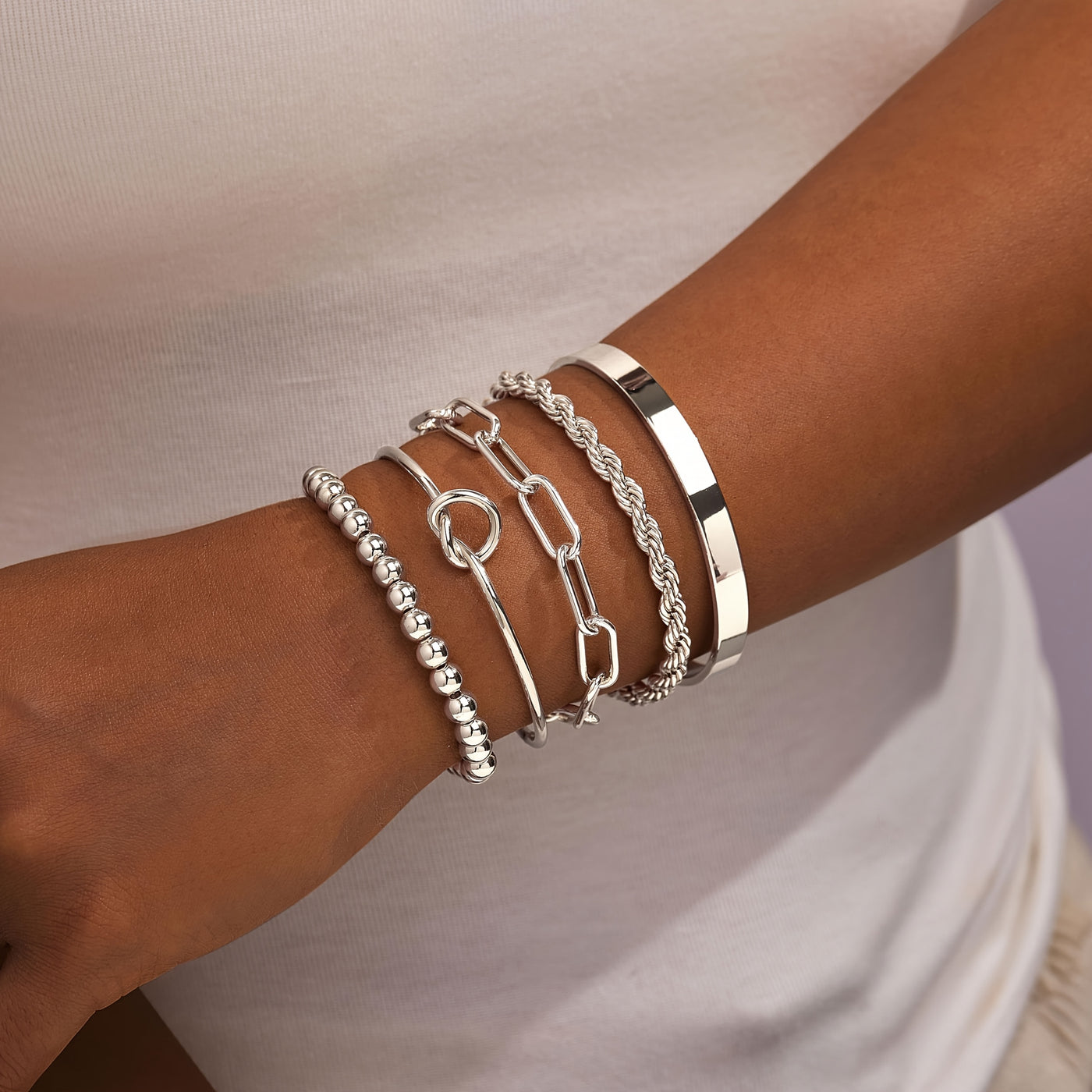 מאי | צמיד זהוב בעיצוב שכבות בוהו־אלגנטי