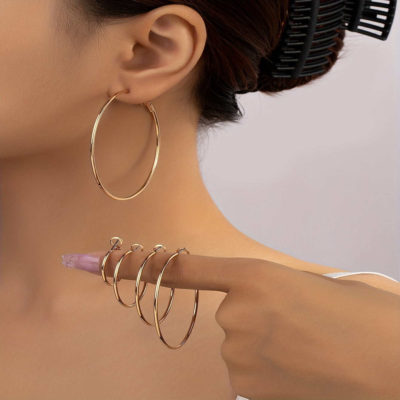 מאיה | סט עגילי חישוק אלגנטיים במראה זהוב יוקרתי