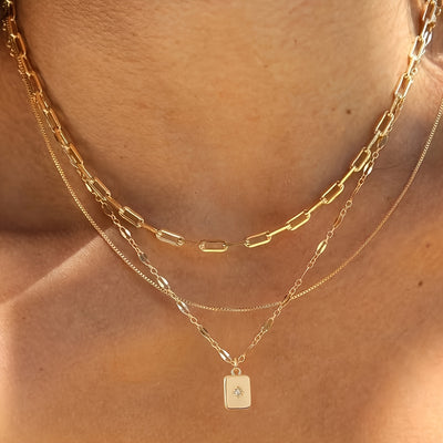 יעל | שרשרת אלגנטית עם תליון ריינסטון מרובע