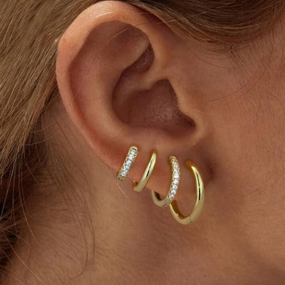 אלה | עגילי הוק עדינים עם נצנוץ זירקוניה