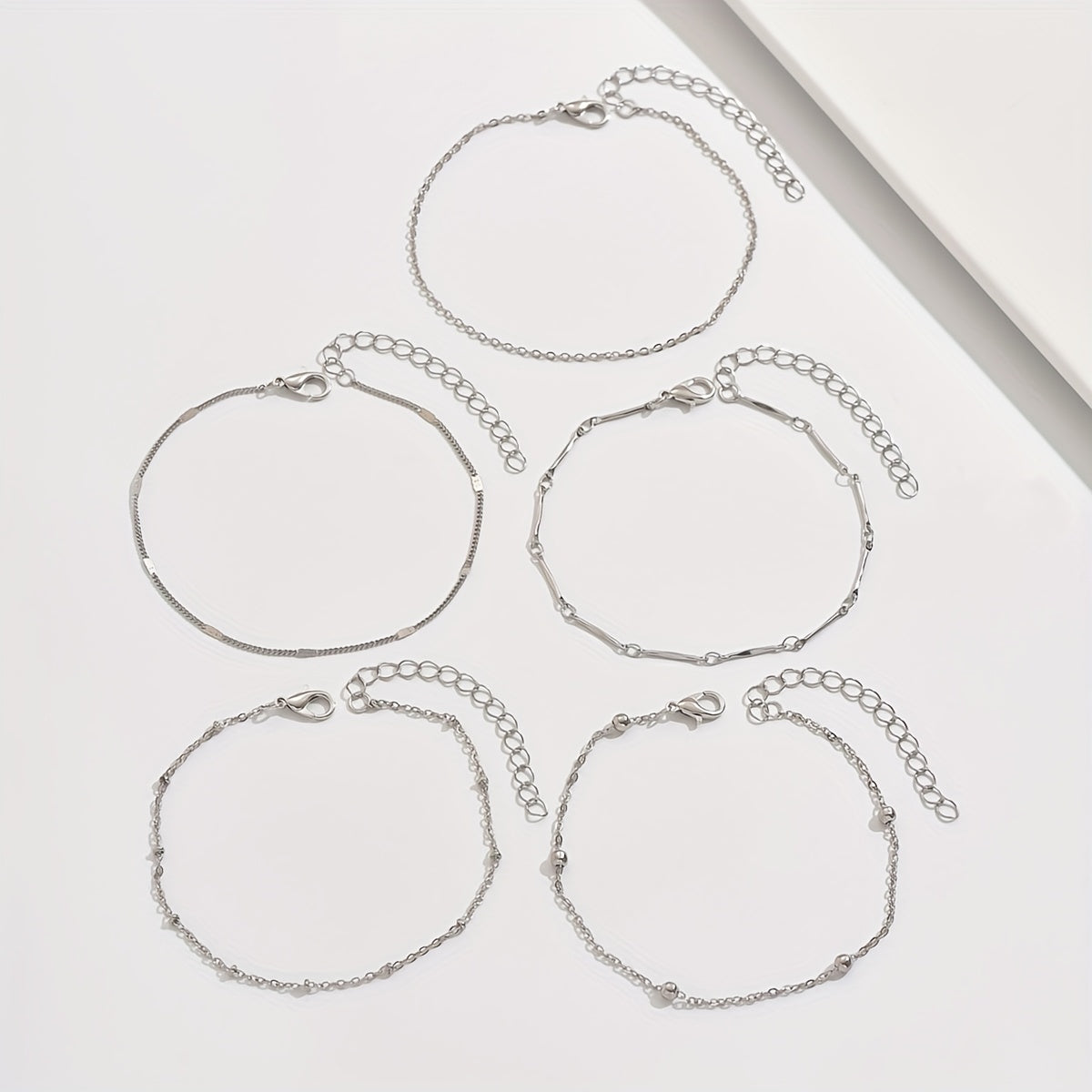 ליאן | סט צמידים זהובים בעיצוב קלאסי ועדין לנשים