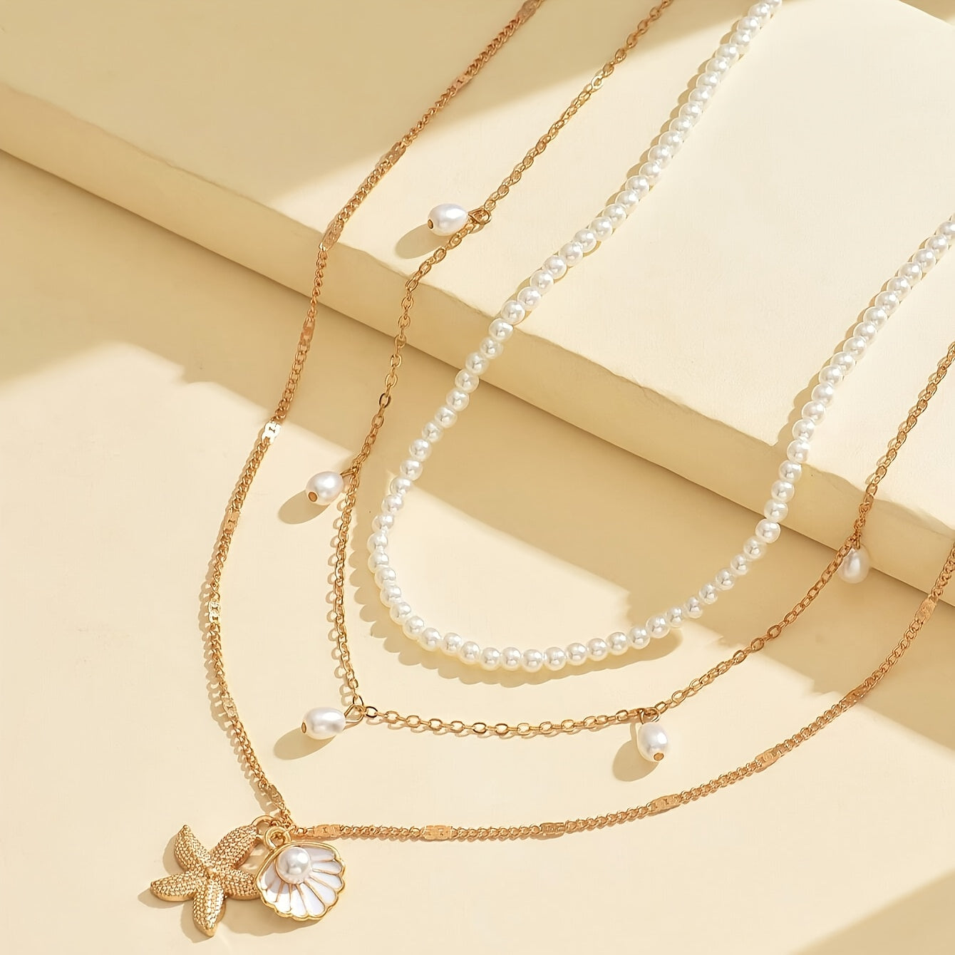 אלינור | שרשרת בסגנון חוף עם תליון צדף וכוכב ים בעיצוב יוקרתי